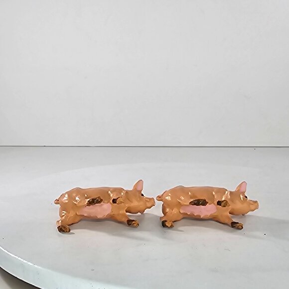 Vintage Plastic Pig Figurines Set Of 2 Farm Animal Miniatures Toy Collectibles - Picture 8 of 9
